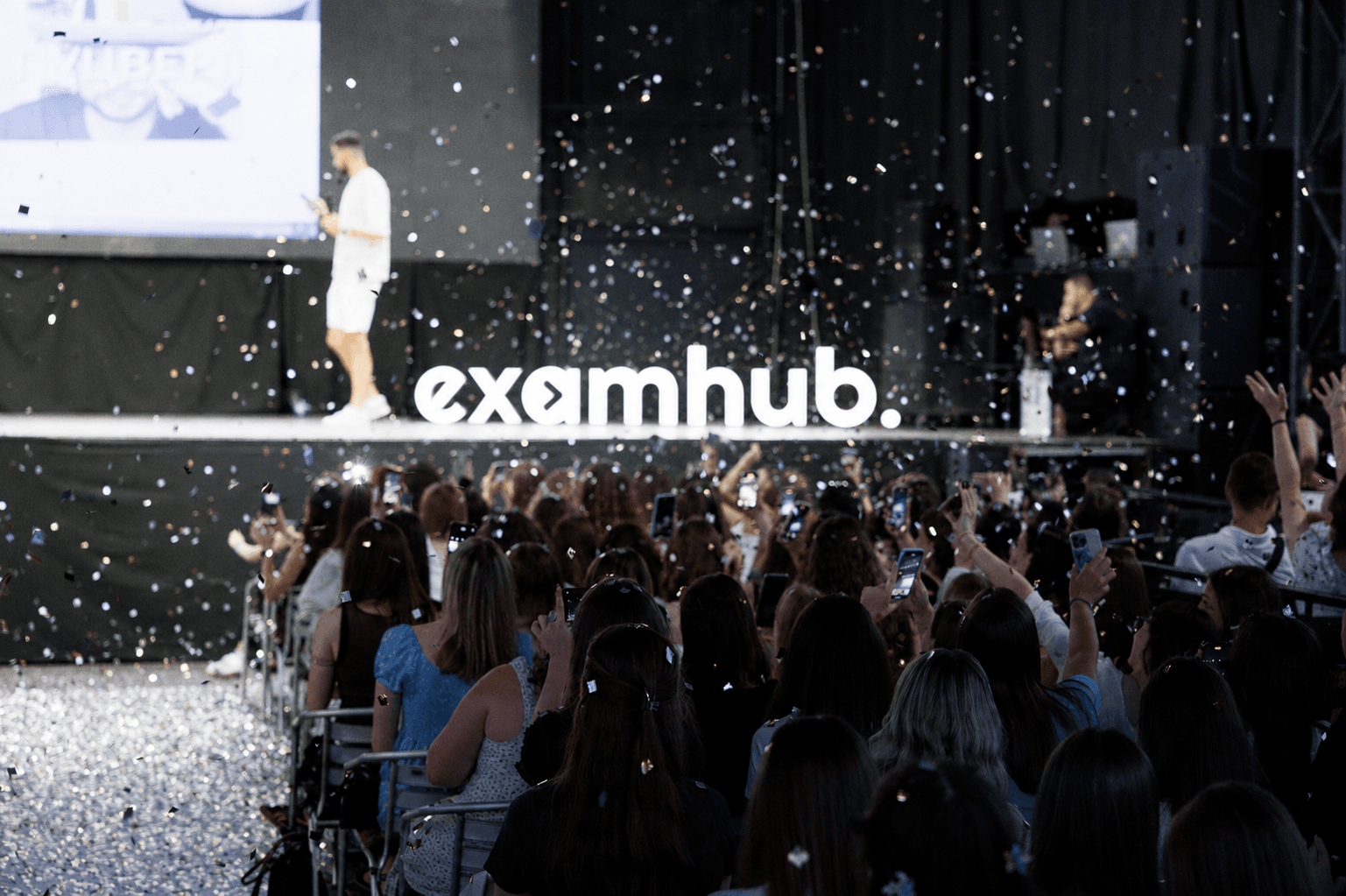 Декоративный градиент ExamHub